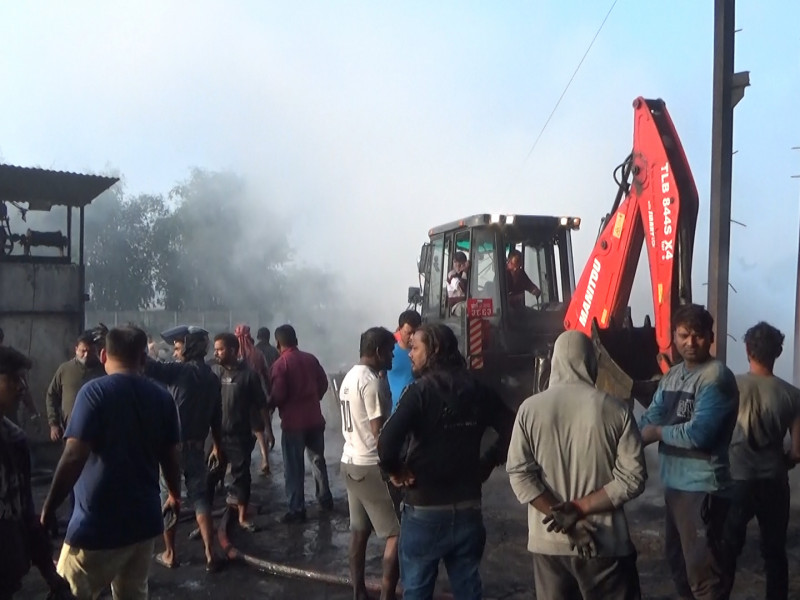 मोरङकाे ग्लोबल बायो इनर्जीमा भीषण आगलागी, निभाउन ६ वटा नगरका दमकल परिचालन